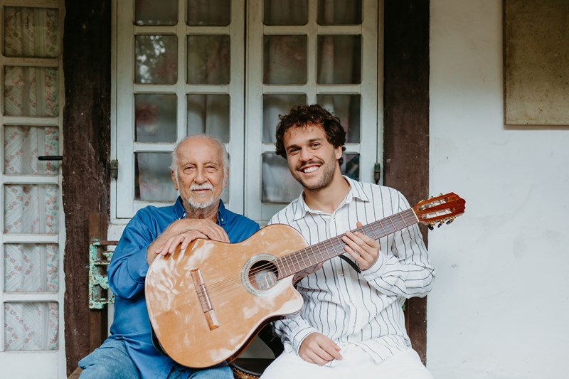 Vale Música reúne Fernanda Takai, Theo Bial e Roberto Menescal
