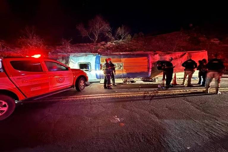 Acidente com ônibus na BR-262 deixa três mortos e 45 feridos em Ibatiba, no ES